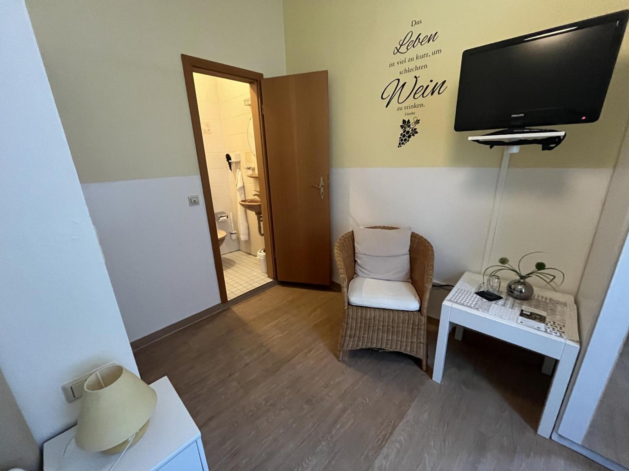 Hotel Restaurant Zumbusch Bad Bertrich Room photo