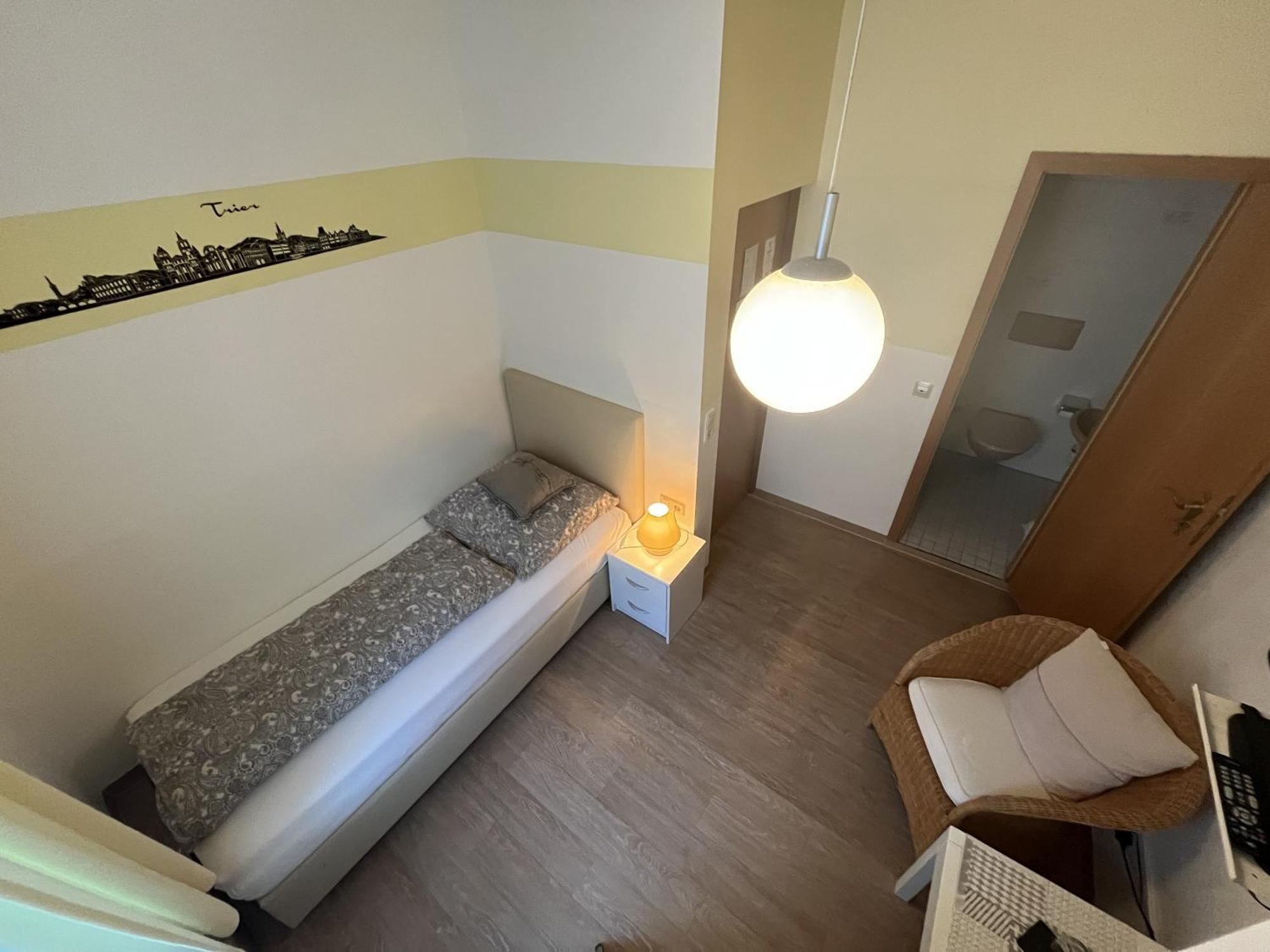 Hotel Restaurant Zumbusch Bad Bertrich Room photo