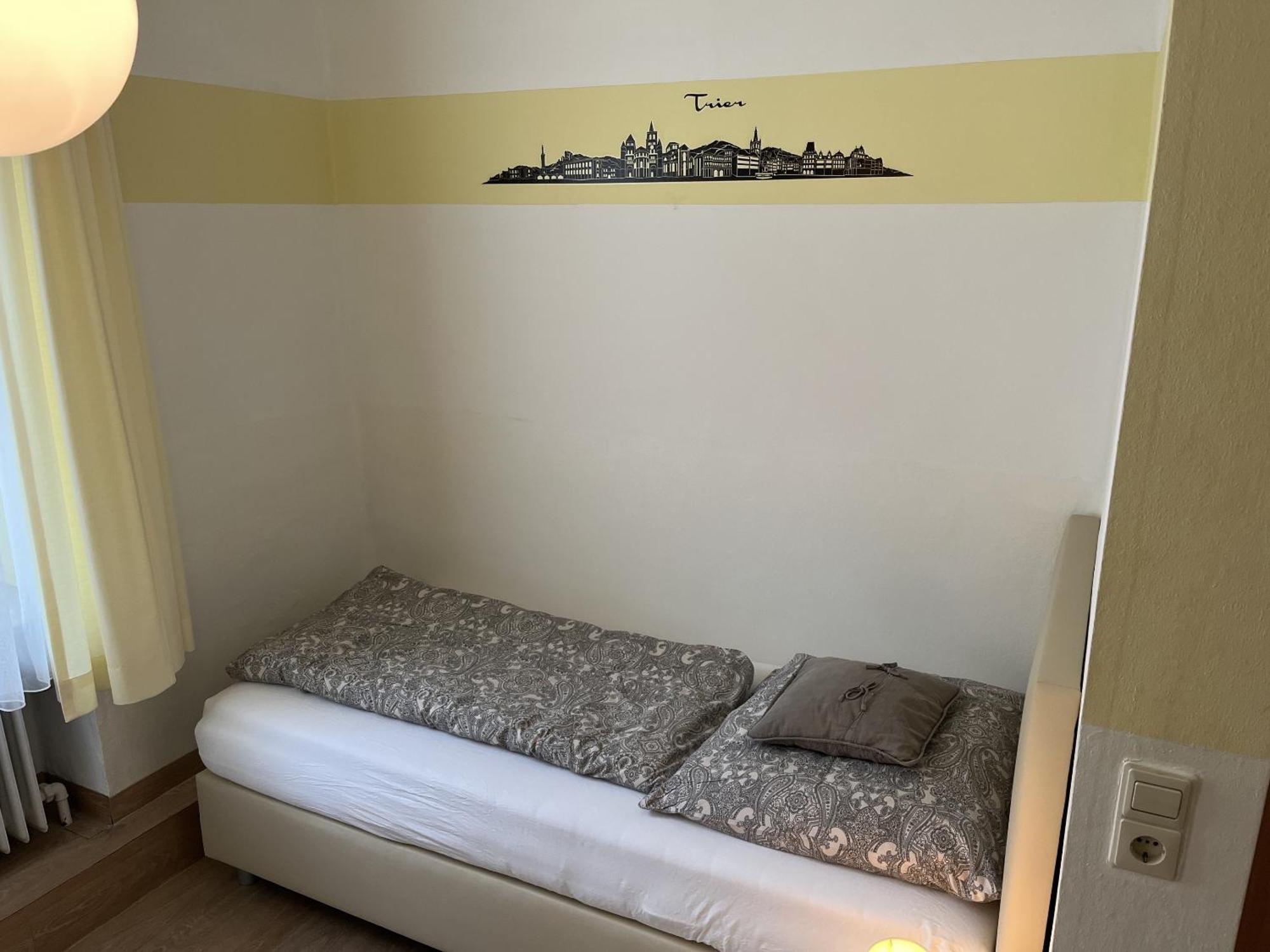 Hotel Restaurant Zumbusch Bad Bertrich Room photo